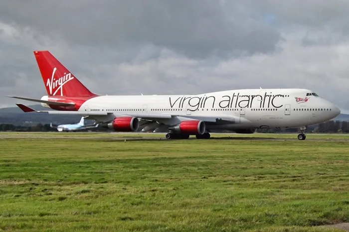 Аварийная посадка Boeing 747 из-за перевернутой детали